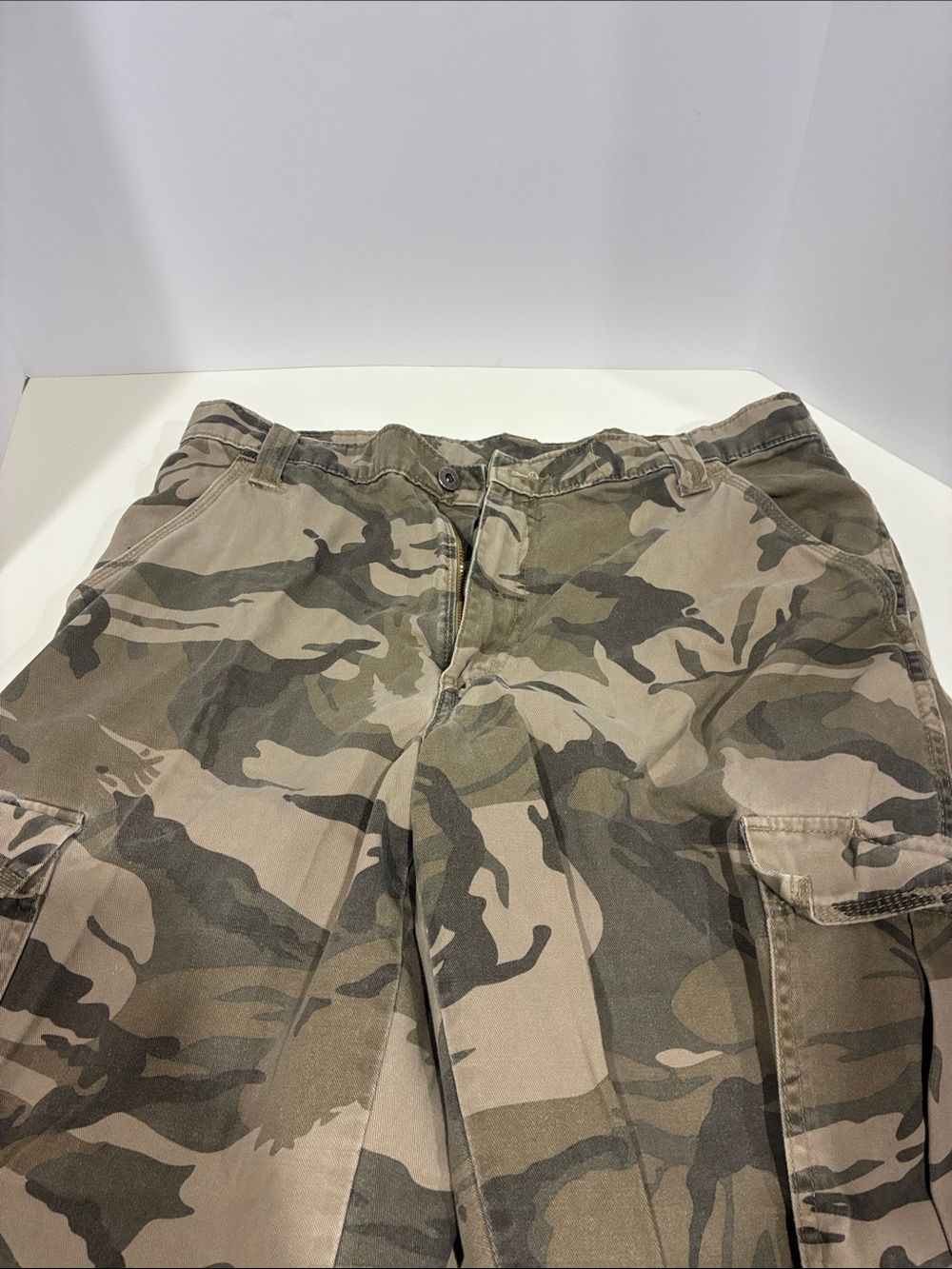Wrangler Men's Cargo Pants in Camouflage Green and Tan